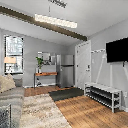 Lawrenceville Central !3 Large And Spacious One Bedroom Apartment With Free Street Parking