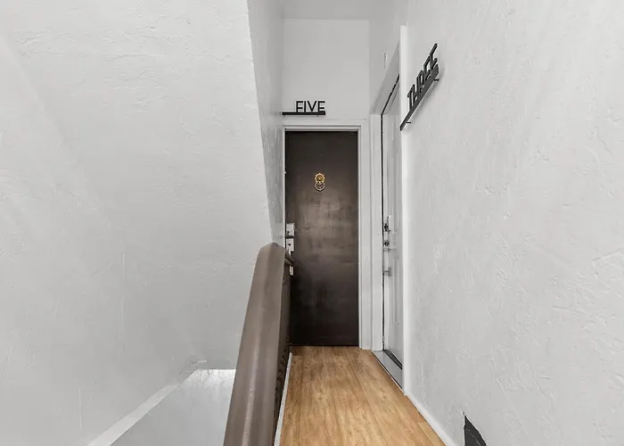 Apartment Lawrenceville !3 Large And Spacious One Bedroom With Free Street Parking *