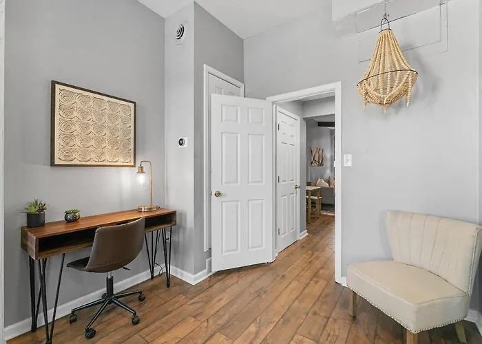 Lawrenceville !3 Large And Spacious One Bedroom With Free Street Parking *