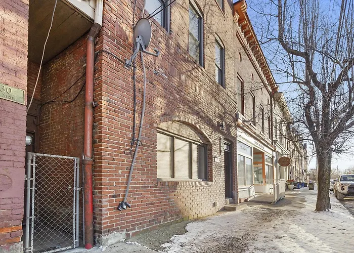 Lawrenceville !3 Large And Spacious One Bedroom With Free Street Parking Apartment *